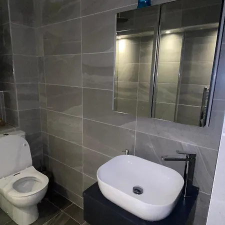 Private Double Bedroom In Modern