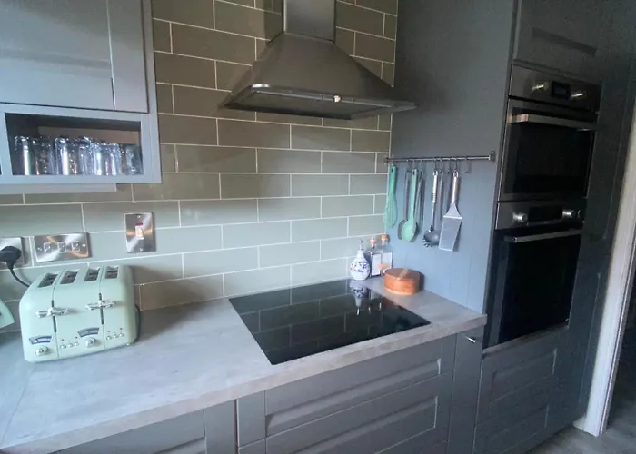 Private Double Bedroom In Modern