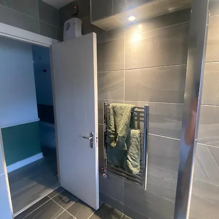 Private Double Bedroom In Modern 더블린