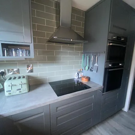 Private Double Bedroom In Modern