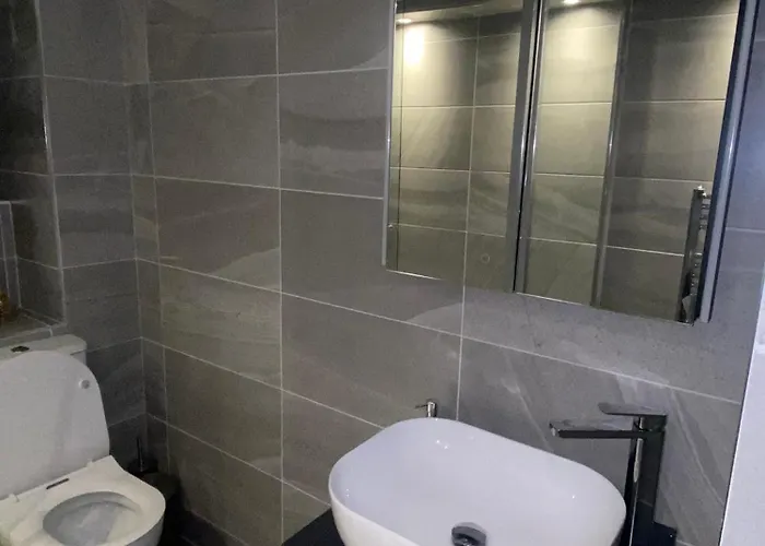 Private Double Bedroom In Modern